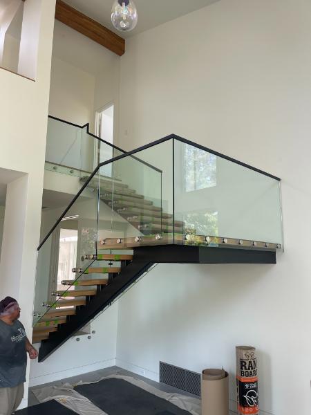 4 Ways to Decorate a Staircase