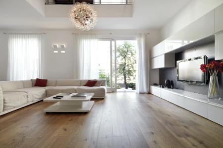 How to Decorate a Glass Dining Table