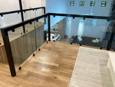 Why is Glass a Popular Element in Interior Décor?